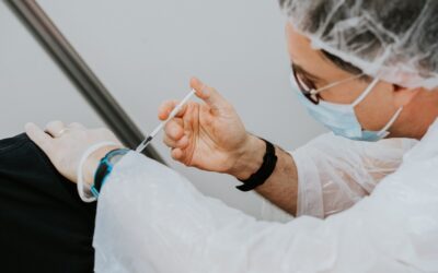 Ruszyły szczepienia w aptekach – pierwszy pacjent zaszczepiony w aptece sieci franczyzowej Dr.Max w Działdowie